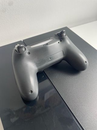 PS4 (PlayStation 4) Negra + Mando
