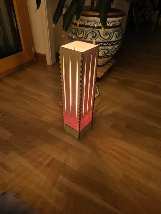 Lampada da tavolo in legno