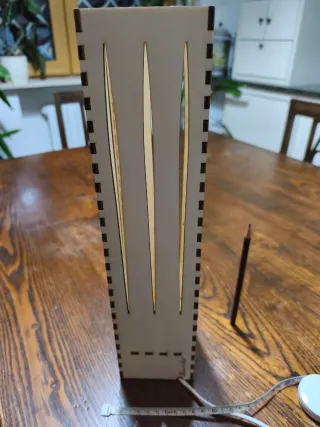 Lampada da tavolo in legno