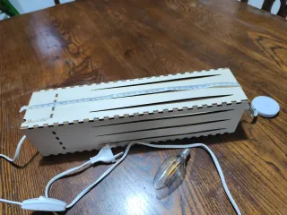 Lampada da tavolo in legno