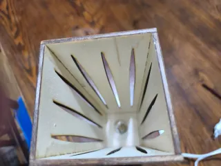 Lampada da tavolo in legno