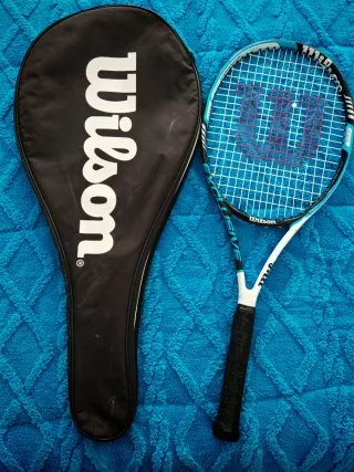 Raqueta de tenis Wilson con funda