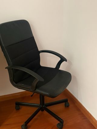 Silla de oficina negra