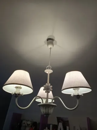 Lámpara de dormitorio blanco y morado