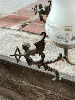 Lámpara de techo antiguo con cupidos