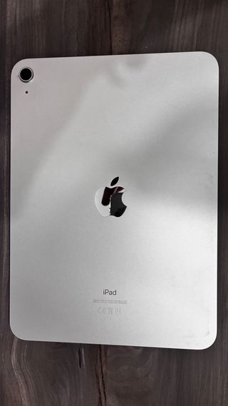 iPad 10ª Gen 64GB Gris con lapiz, teclado y funda