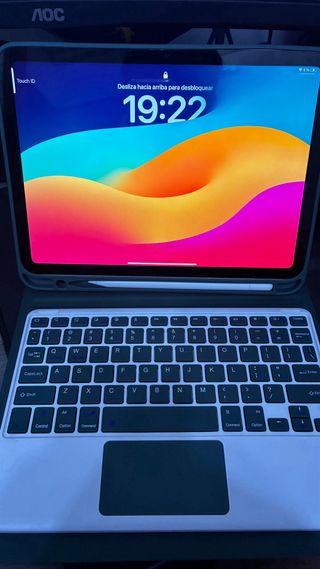 iPad 10ª Gen 64GB Gris con lapiz, teclado y funda