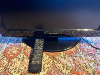 TV Toshiba 20 con mando a distancia