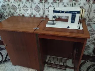 Máquina de coser Sigma modelo 161 con pedal de pie