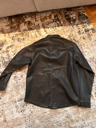 Chaqueta efecto piel negra