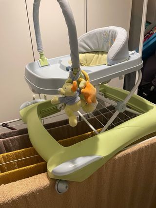 Andador bebé con juguetes