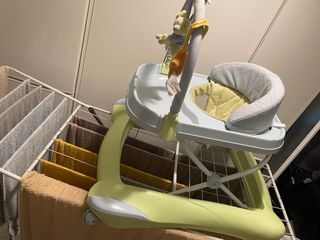 Andador bebé con juguetes