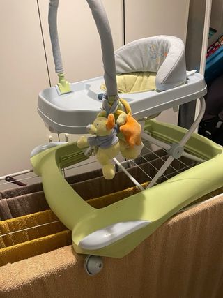 Andador bebé con juguetes