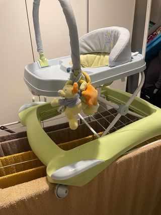 Andador bebé con juguetes