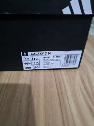 Zapatillas Adidas Negras y Blancas