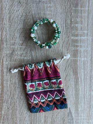 Pulsera hecha a mano con abalorios verdes