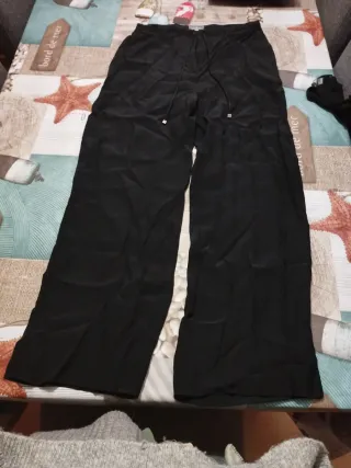 Pantalones negros de NAF NAF