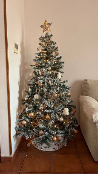 Árbol de Navidad Nevado con Accesorios y Pie