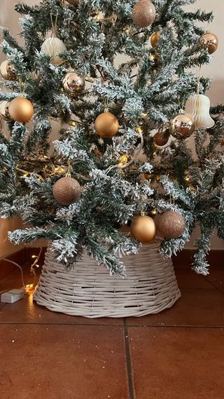 Árbol de Navidad Nevado con Accesorios y Pie