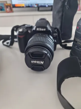 Cámara Nikon D60 + 2 objetivos + accesorios