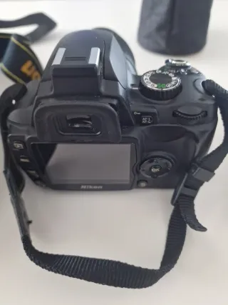 Cámara Nikon D60 + 2 objetivos + accesorios