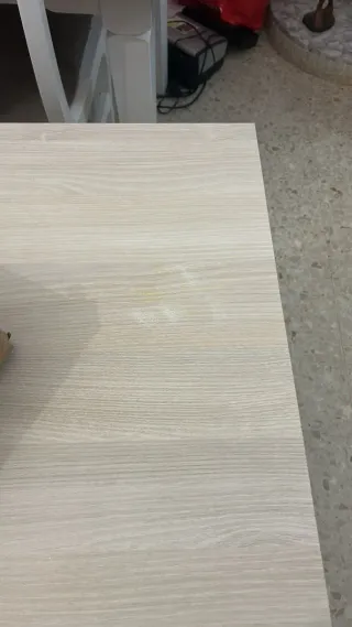 Mesa escritorio madera y plástico