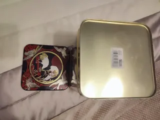 Caja de té metálica decorada