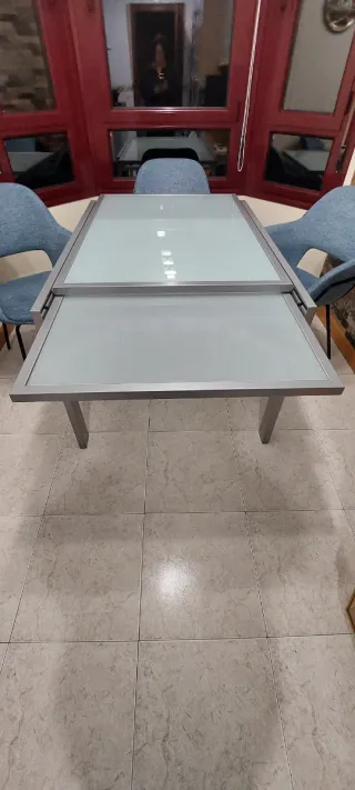 Mesa de comedor cristal y metal gris