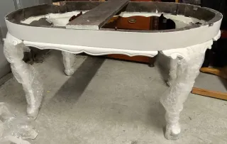 Mesa de comedor ovalada antigua