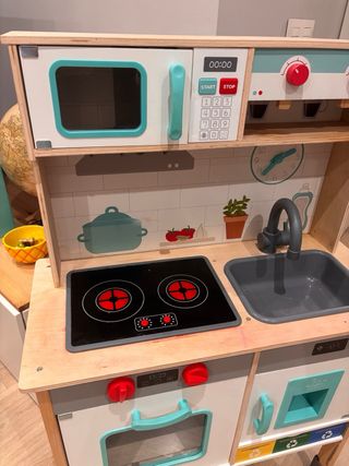 Cocinita de juguete de madera