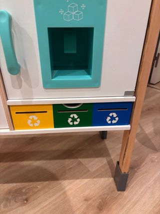 Cocinita de juguete de madera