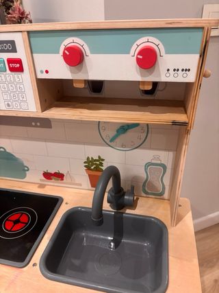 Cocinita de juguete de madera