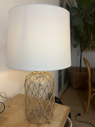 Lámpara de mesa Zara Home cristal y yute