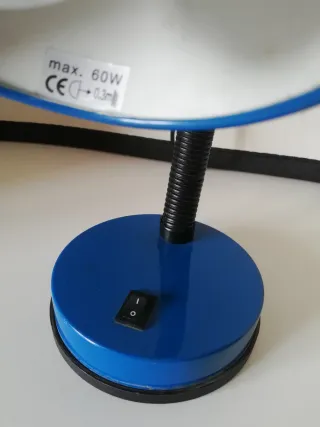 Lampada da tavolo blu