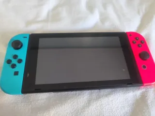 Nintendo Switch Azul y Rojo.