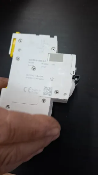 Interruptor Diferencial Schneider C16 30mA