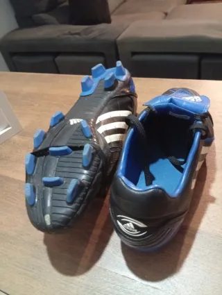 Botas de fútbol Adidas Predator Talla 40.