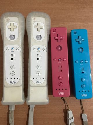 Mandos Wii (2 blancos, 1 rosa, 1 azul)