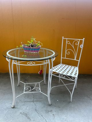 Conjunto jardín mesa y una silla forja artística