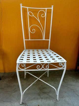 Conjunto jardín mesa y una silla forja artística