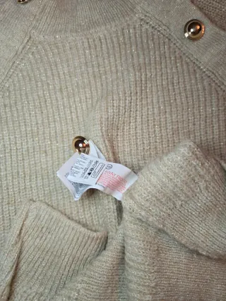 Jersey Primark beige y dorado con botones