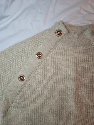 Jersey Primark beige y dorado con botones