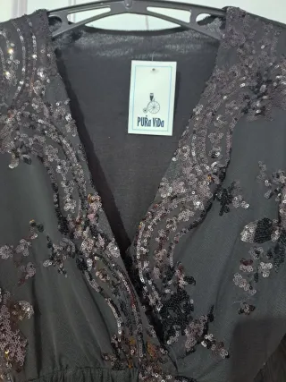 Mono corto negro lentejuelas manga larga