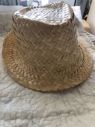 Sombrero de paja tejido