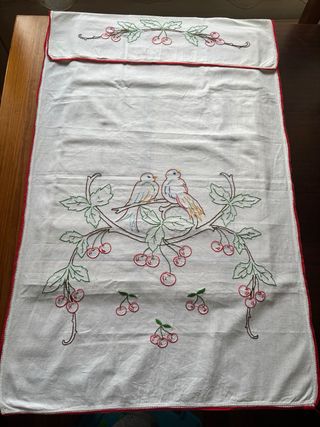 Cortina bordada francesa antigua