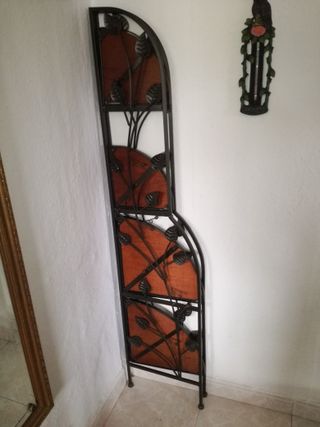 Estantería de esquina decorativa