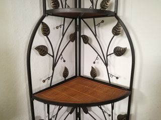 Estantería de esquina decorativa