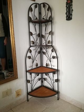 Estantería de esquina decorativa