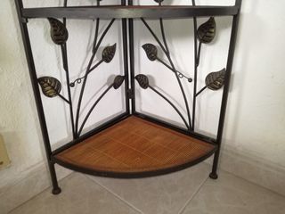 Estantería de esquina decorativa