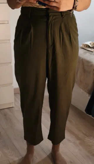 Pantalón vestir fluido verde oliva